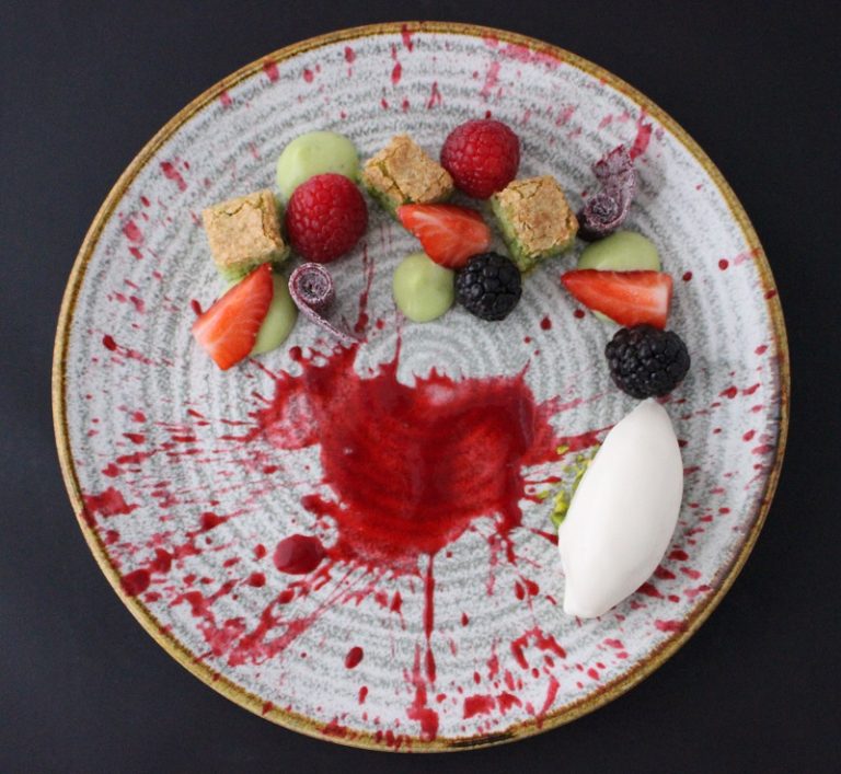 _6.entremet aux fruits rouges déstructuré 1